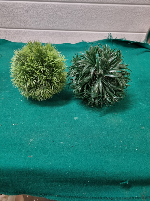kunstbollen groen twee stuks