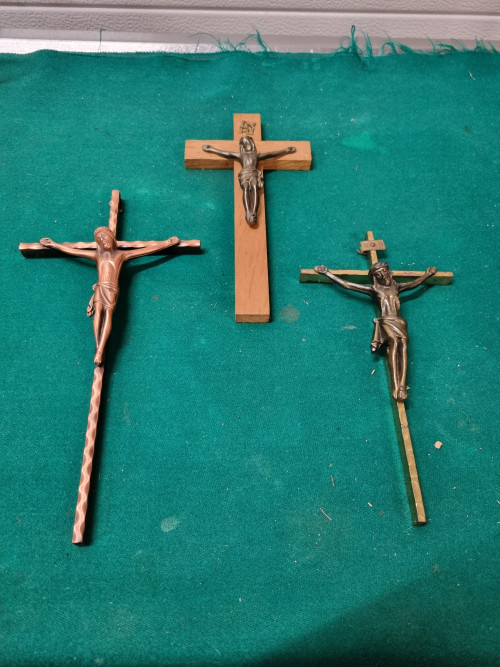 Kruisbeelden drie stuks
