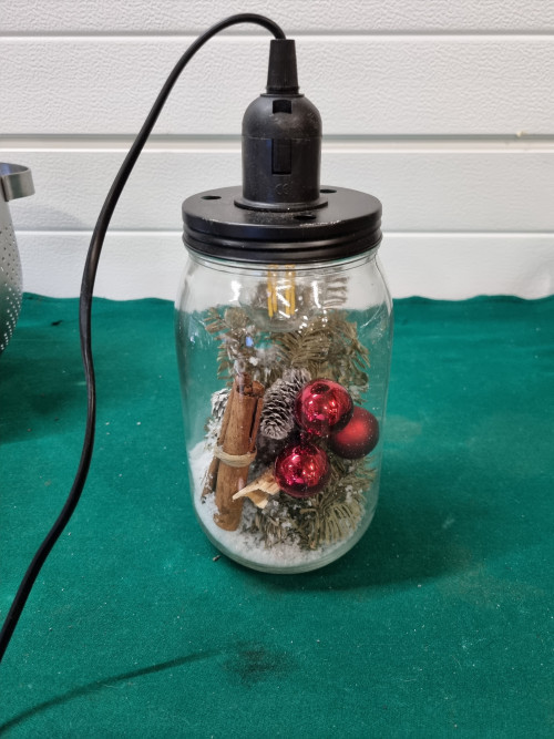 Lamp met kerststukje glas