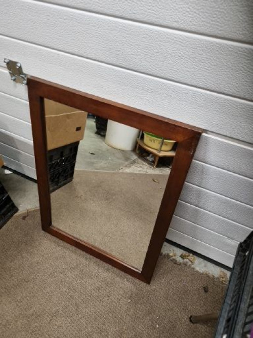 spiegel in houten lijst