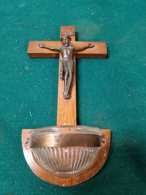 Crucifix wijwater kruisbeeld muurhanger