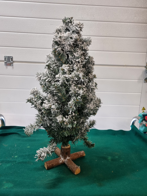 kerstboompje met sneeuw